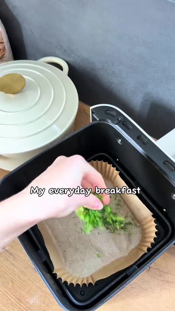 Сырная яичница с овощами