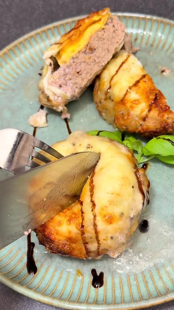 Фрикадельки с яйцом и сыром