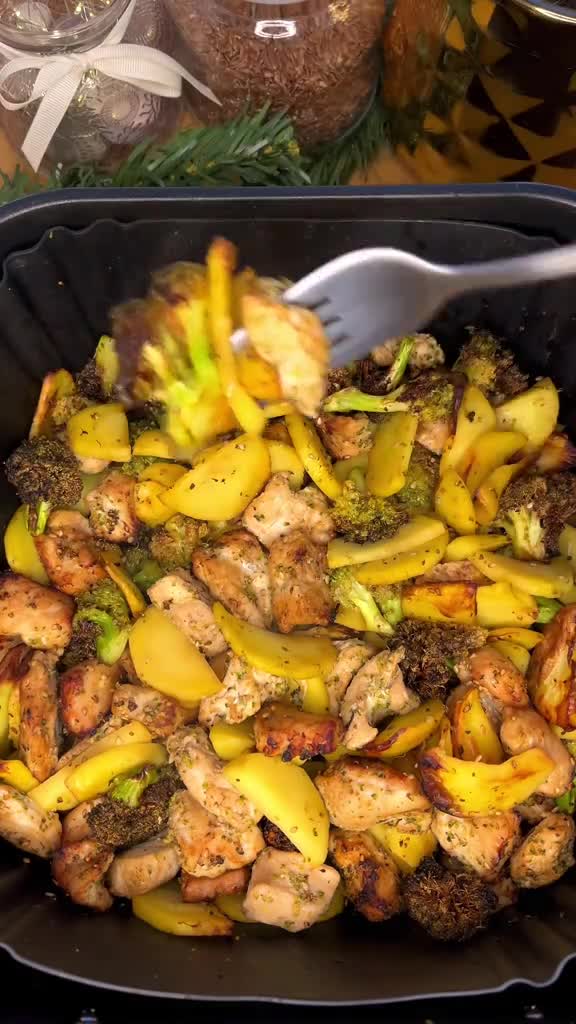 Картофель с индейкой и брокколи