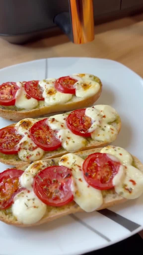 Сырный Тост с черри