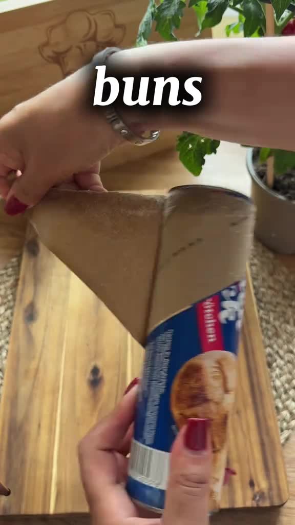 Булочки с сосиской