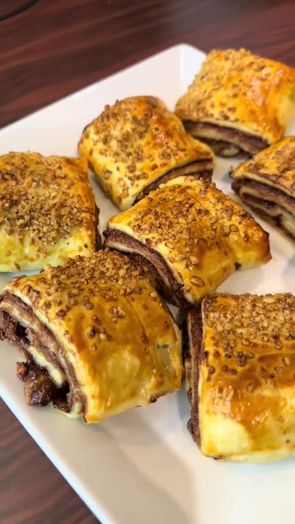 Рулет с шоколадной пастой и бананом