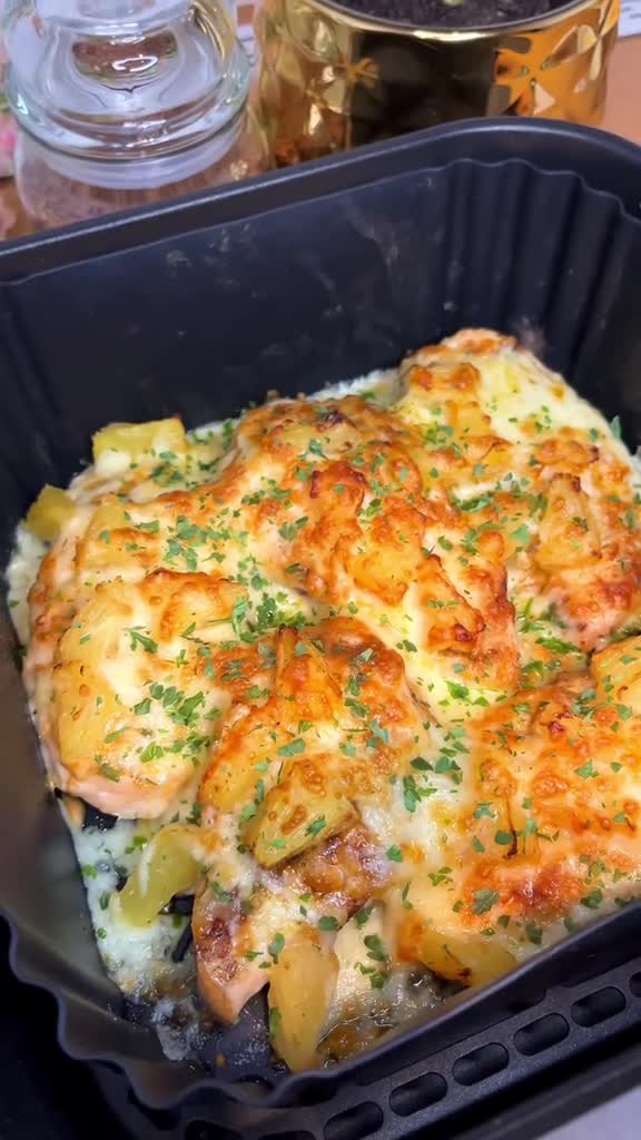 Курица по-гавайски с ананасами и сыром