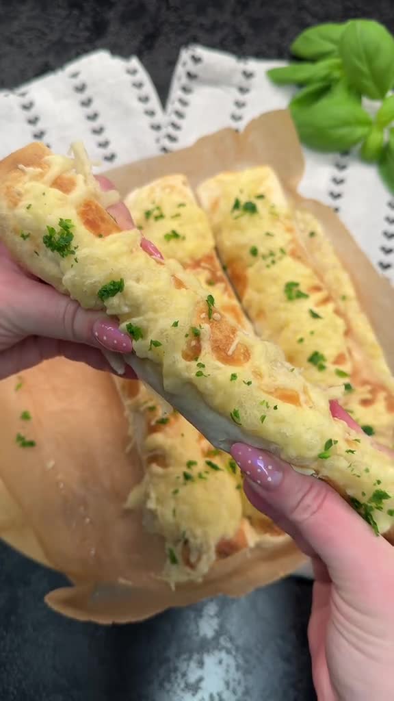 Тортилья-ролл с сыром и сосиской