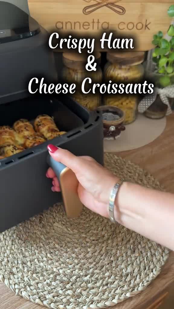 Круассаны с ветчиной и сыром