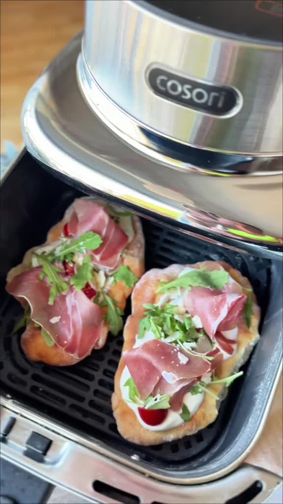Закуска на творожной лепешке