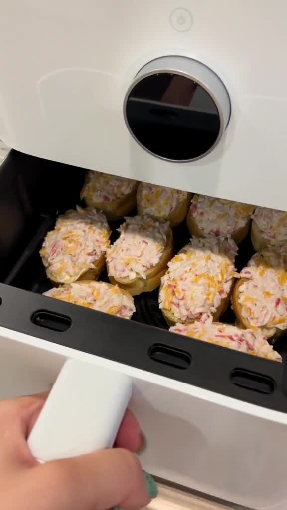 Запечённые бутерброды с крабовыми палочками