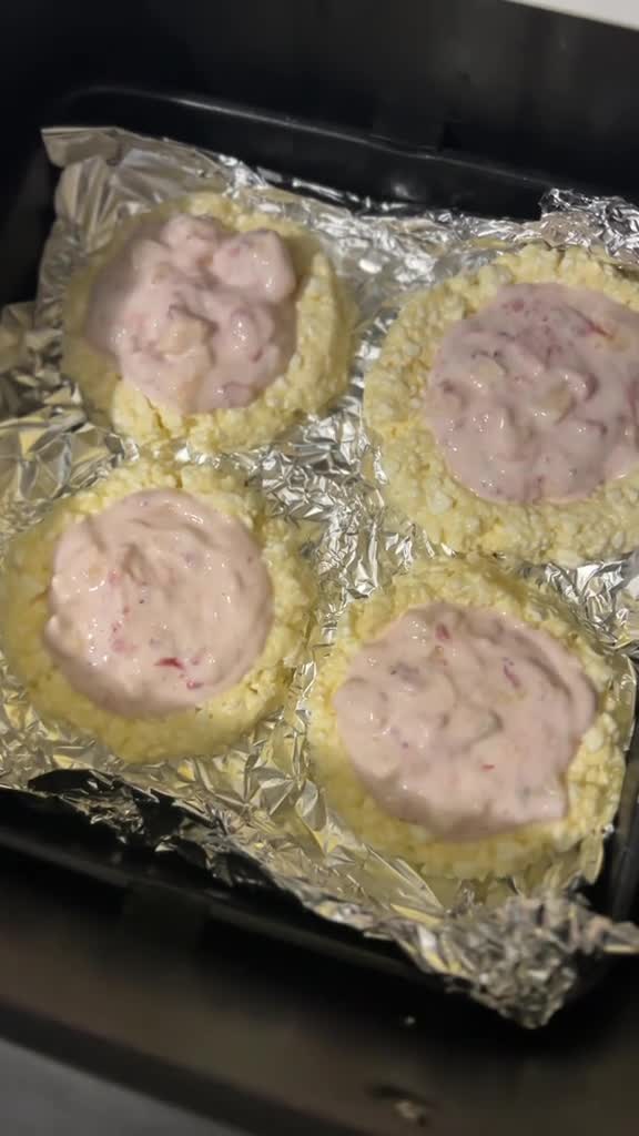 ПП творожные ватрушки с клубникой и бананом
