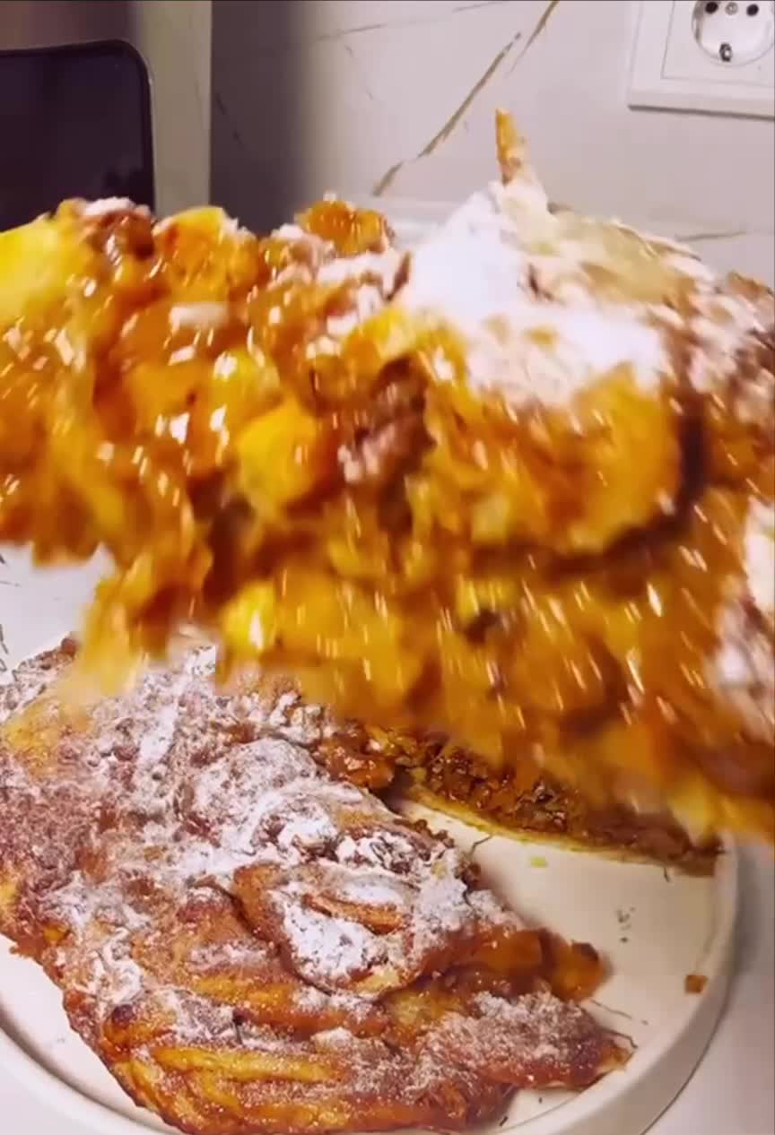 Косичка с варёной сгущёнкой и орехами