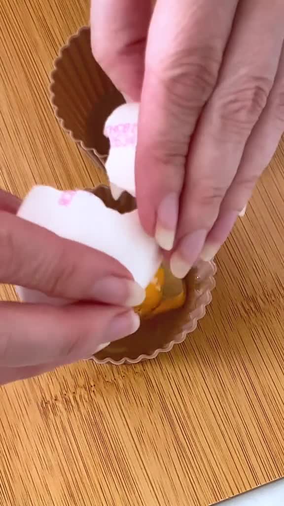 Запечённые яйца с овощами