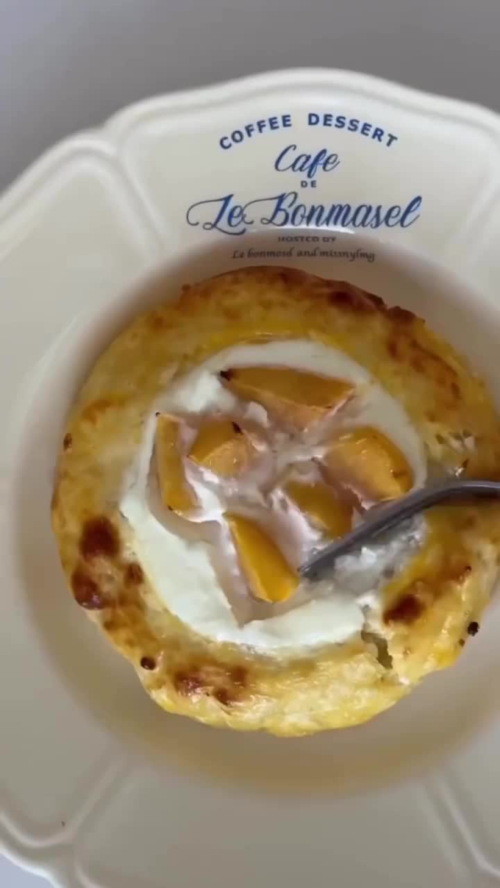 Нежные ватрушки с яблоком