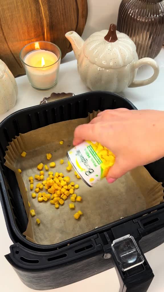 Глазунья с тунцом и кукурузой