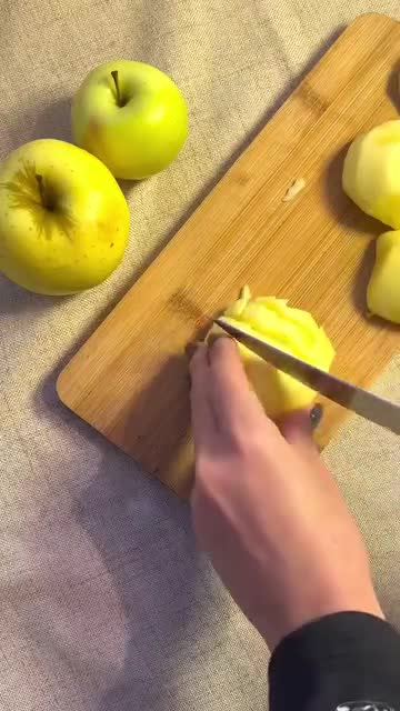 Косичка с яблоками и творогом